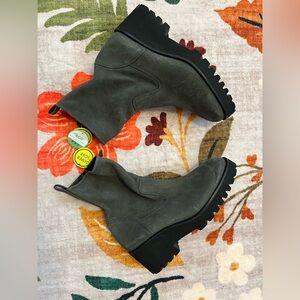 NEW w/ tags Paul Green Soft Leather Gray Ankle Boots